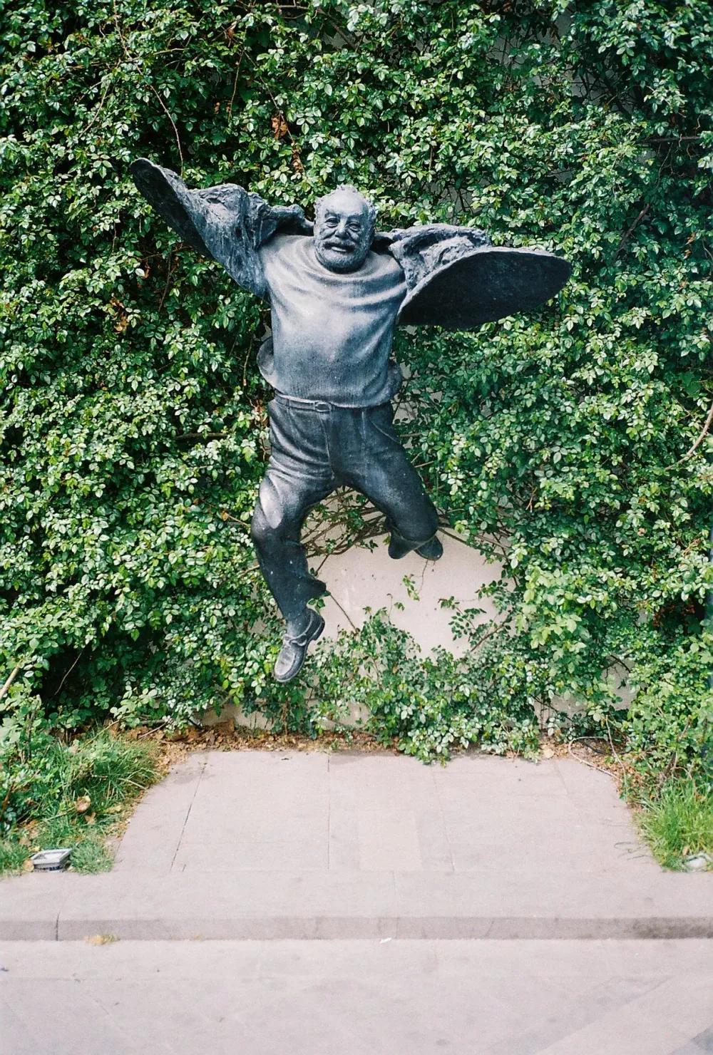 Памятник Параджанову, Тбилиси