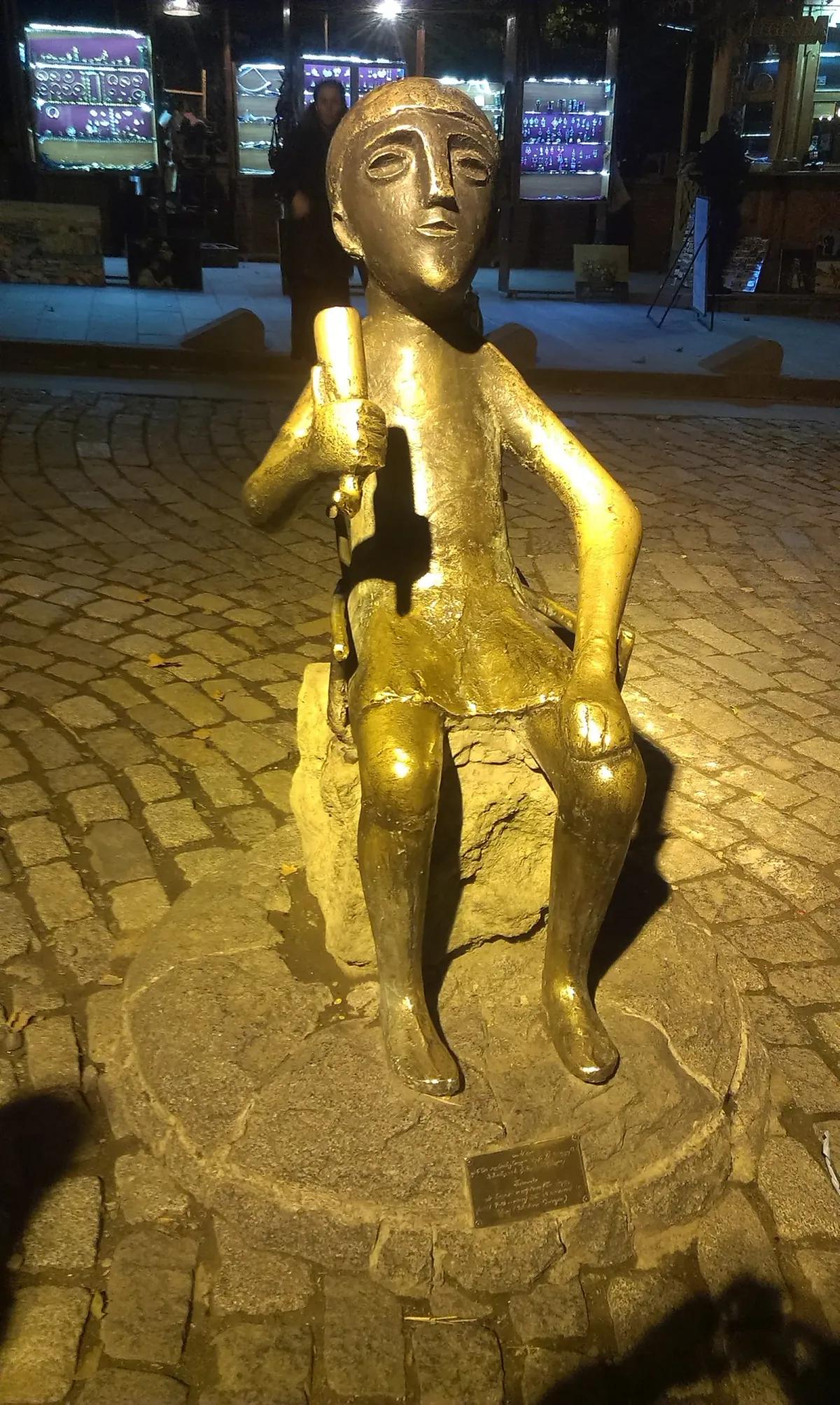 Памятник Тамаде, Тбилиси